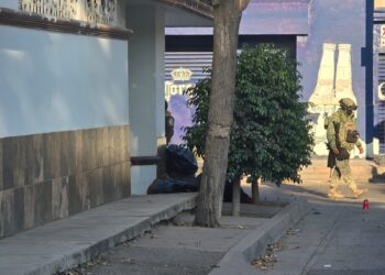 Ejecutan a balazos a dos personas en el fraccionamiento Santa Rocío