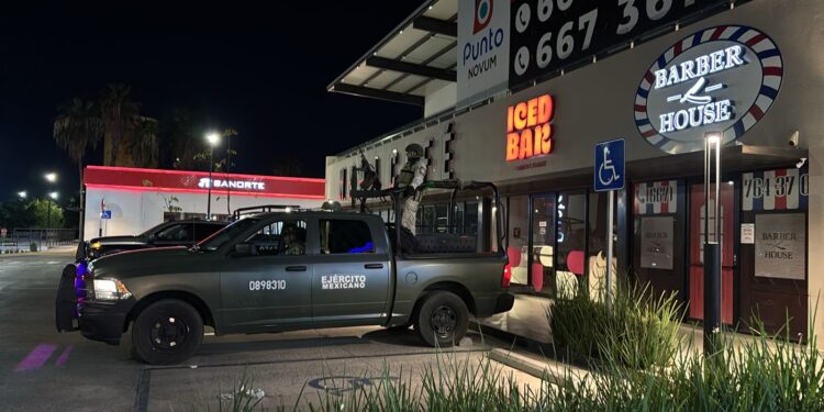Atacan a balazos a un joven al salir de ejercitarse en Plaza Novum de Culiacán