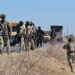 Persecución policial sobre la carretera “La 20” deja detenidos y armas decomisadas