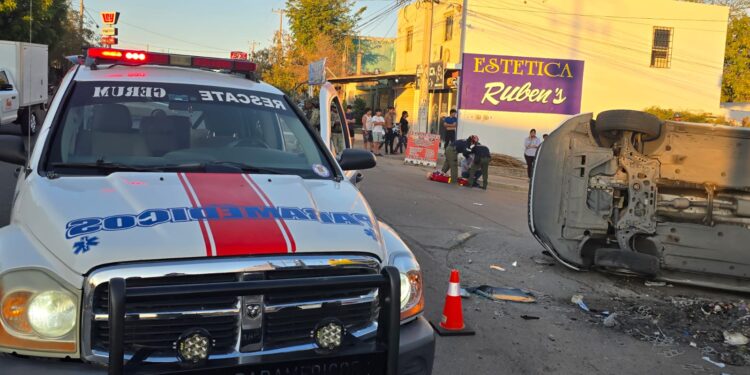 Un joven resulta lesionado tras choque y volcadura en la colonia Estela Ortiz de Toledo