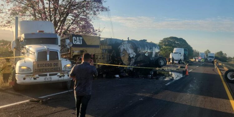 Aparatoso accidente en la Maxipista Culiacán-Mazatlán deja un muerto y dos heridos graves