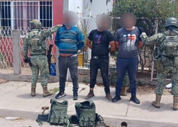 En posesión de fusiles, cargadores, municiones y ponchallantas, el Grupo Interinstitucional detuvo a tres civiles en Culiacán