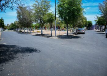 Calles más seguras y en mejores condiciones llegan al sector Capistrano con trabajos de reencarpetado