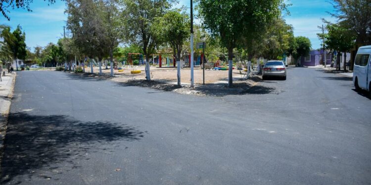 Calles más seguras y en mejores condiciones llegan al sector Capistrano con trabajos de reencarpetado