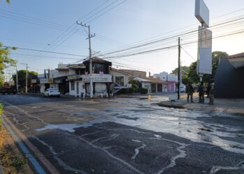 Incendian negocio de cosméticos en Las Quintas; había sido atacado a balazos el pasado lunes