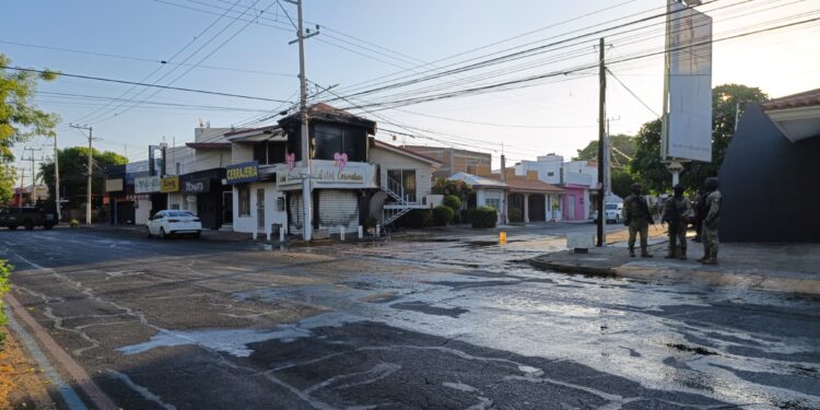 Incendian negocio de cosméticos en Las Quintas; había sido atacado a balazos el pasado lunes