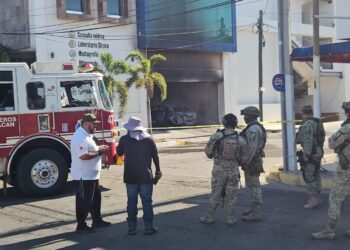 Vandalizan, balean e incendian clínica en la colonia Miguel Hidalgo