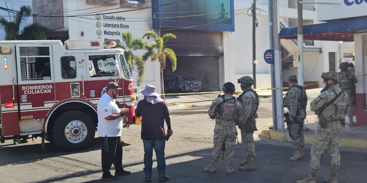 Vandalizan, balean e incendian clínica en la colonia Miguel Hidalgo