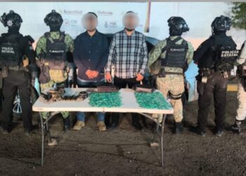 En posesión de armas, cargadores, 600 dosis de presunta droga y un vehículo, dos civiles fueron detenidos por el Grupo