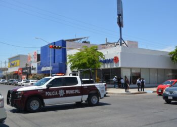 Policía Municipal captura a mujer relacionada con robo de tarjeta bancaria a adulto mayo