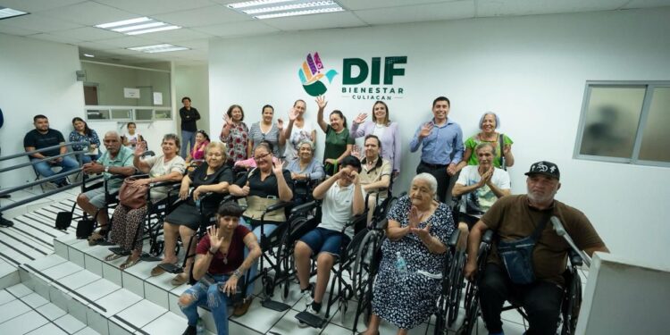Alcaldesa Ana Miriam Ramos Villarreal y DIF Culiacán realizan entrega de 25 sillas de ruedas para mejorar la calidad de vida de familias culiacanenses