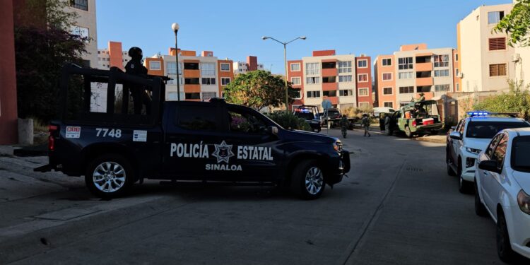 Intoxicados 5 miembros de una familia en un incendio de un departamento