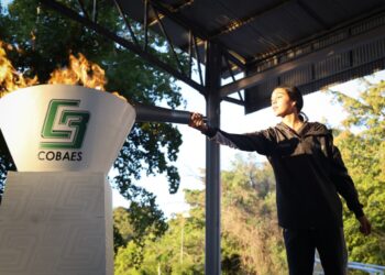 La llama del pebetero marca el inicio de los Juegos Deportivos COBAES 202
