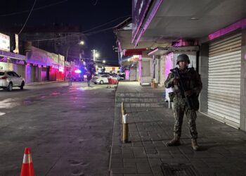 Asesinan a balazos a joven dentro de hotel en el Centro de Culiacán; le dejan puerquito de peluche
