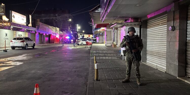 Asesinan a balazos a joven dentro de hotel en el Centro de Culiacán; le dejan puerquito de peluche