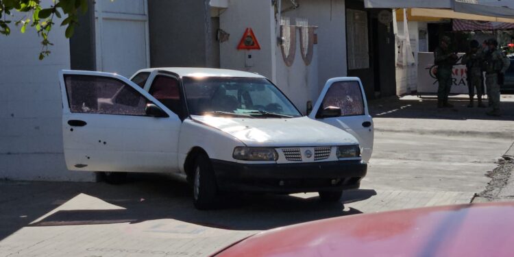 Asesinan a balazos a conductor de Tsuru en la colonia Miguel Hidalgo; le dejan un peluche de cerdito rosa