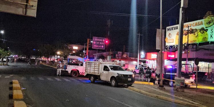 Asesinan a balazos a conductor de una camioneta frente a Ciudad Universitaria en Culiacán