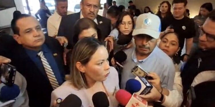 Yeraldine Bonilla evita fijar postura sobre presunta detención en EU de  exsecretario de Seguridad de Sinaloa