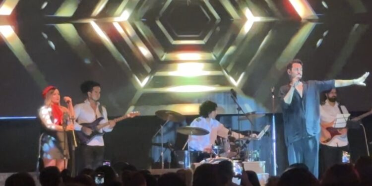 “Vivo Arjona” conquista Culiacán; Sebastián Molina sorprende con tributo que emocionó al público