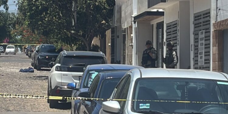 Localizan a hombre asesinado y envuelto en cobija en la colonia Chapultepec