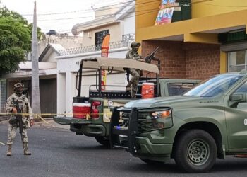 Explosión daña residencia en La Campiña; una mujer recibe atención médica