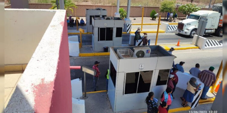 Productores toman casetas y advierten que protestas podrían extenderse a nivel nacional y boicotear El Mundial