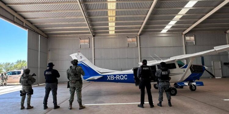 Descubren hangar con avioneta sospechosa en Valle de Mexicali