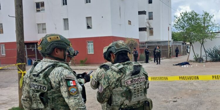 Ejecutan a balazos a un hombre en el estacionamiento de departamentos del Infonavit Humaya