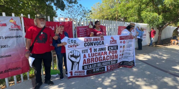 CNTE inicia plantón en la SEPyC y exige abrogación de la Ley del ISSSTE de 2007