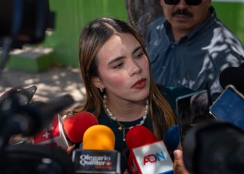 Entregan títulos de propiedad a familias de Valle de Encino en Culiacán