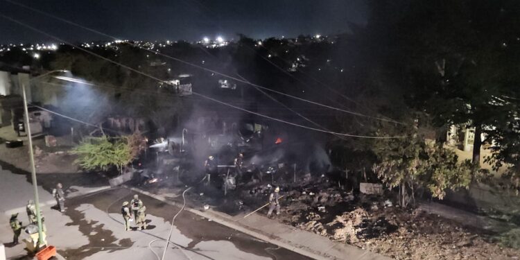 Incendio consume viviendas improvisadas en zona invadida de Hacienda El Valle