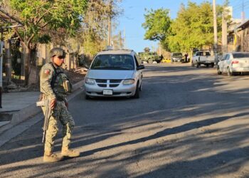 Persecución y operativo en el sur de Culiacán deja dos detenidos y una camioneta asegurada