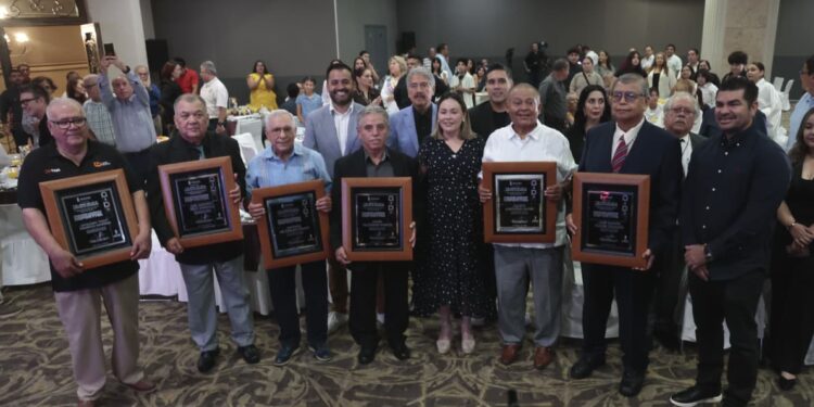 Reconoce Gobierno de Sinaloa a cronistas deportivos por el Día de la Libertad de Expresión