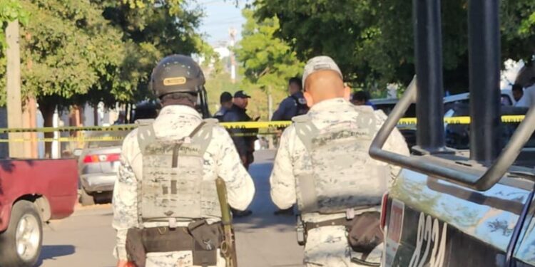 Detienen a tres presuntos robacarros tras despojo de camionetas de empresa avícola en Pericos