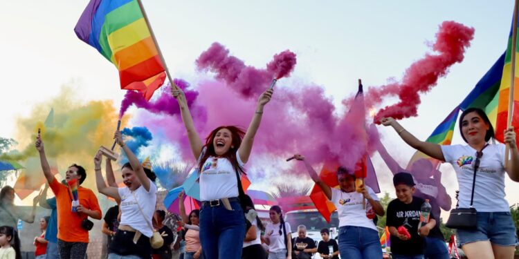 ¡Un Badiraguato incluyente! Con éxito se realizó la 4ta Marcha de la Diversidad 2026; José Paz López participa en la coronación de la reina LGBT+