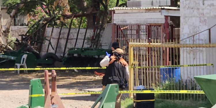 Asesinan a balazos a dos hombres en taller de soldadura de Navolato