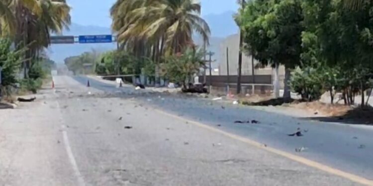 Explosión de “carro bomba” provoca fuerte despliegue de seguridad en Escuinapa