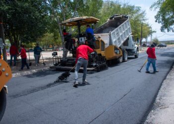 Avanzan trabajos de reencarpetado en vialidades de Valles del Sol y Finisterra