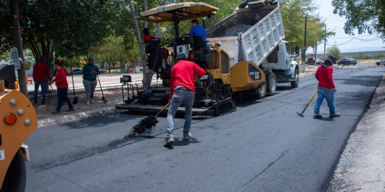 Avanzan trabajos de reencarpetado en vialidades de Valles del Sol y Finisterra