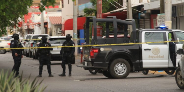 Mueren dos hombres tras ataque armado en la sindicatura de Aguaruto; llegaron sin vida al IMSS de Terranova