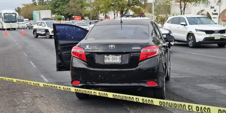 Atacan a balazos a agente de Tránsito de Culiacán; resulta herido y su familia sale ilesa