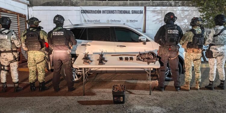 El Grupo Interinstitucional aseguró armas, municiones, equipo táctico, un vehículo con reporte de robo y más de 130 artefactos ponchallantas