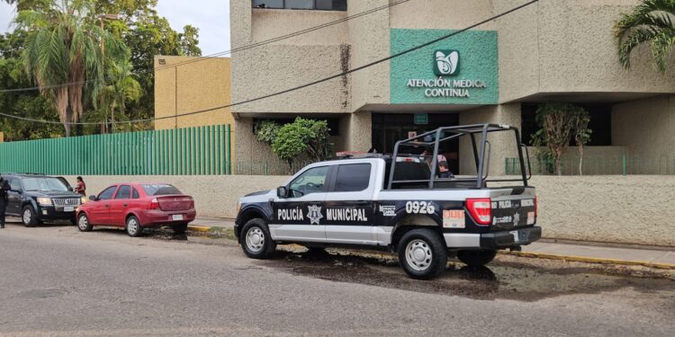 Atacan a balazos a joven en la colonia Independencia de Culiacán