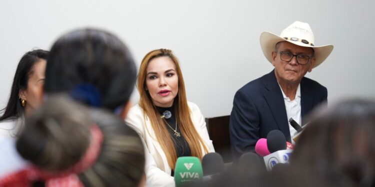 Paola Gárate desmiente a Sedena: asegura que sí denunció amenazas tras recibir corona fúnebre