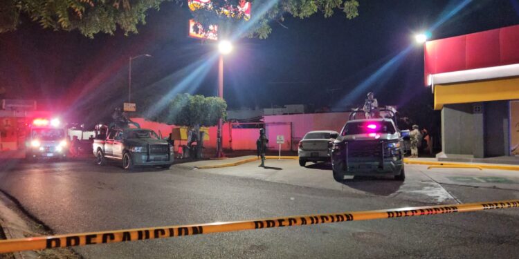 Asesinan a un hombre dentro de una camioneta en el fraccionamiento Hacienda La Mora