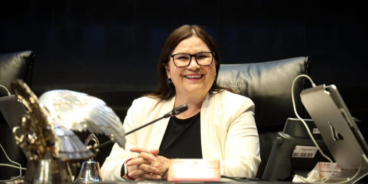 ”El destino me convoca en Sinaloa”: Imelda Castro al solicitar licencia al Senado de la República