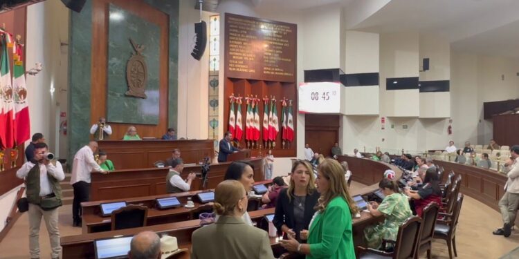 Ejecutivo propone pensión de 67 mil pesos para exjefe policiaco acusado por Estados Unidos
