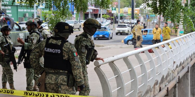 Hallan sin vida a adulto mayor en canal pluvial del oriente de Culiacán