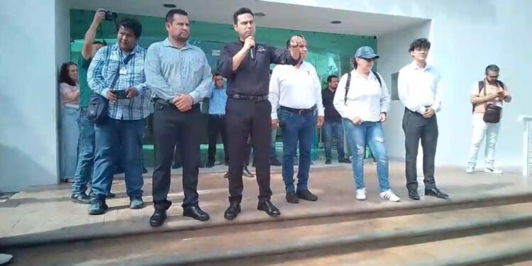Con mitin en Rectoría, trabajadores de la UAS exigen recursos y amenazan con paro indefinido