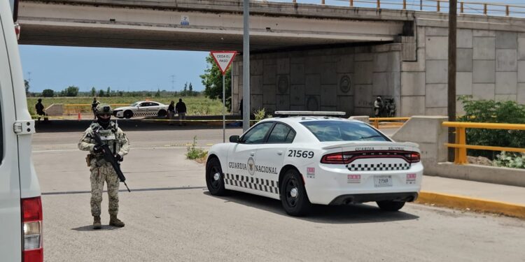Asesinan a balazos a un joven bajo el puente de acceso al Aeropuerto Internacional de Culiacán